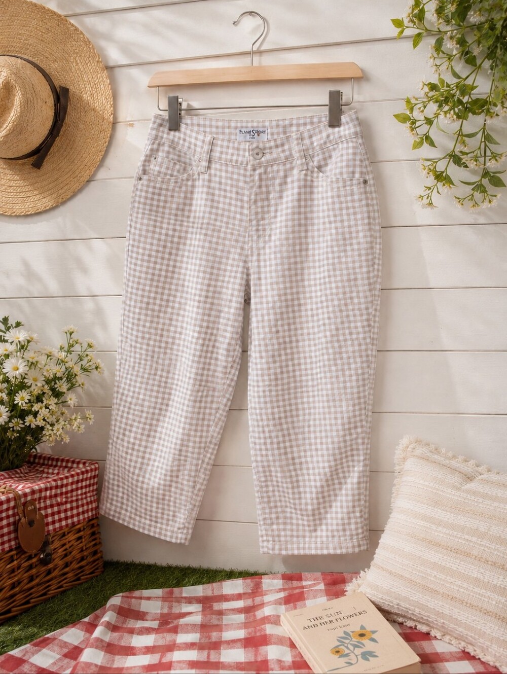 Vintage Plus Size 18: Gingham Crop Pants with Subtle Beige Colour